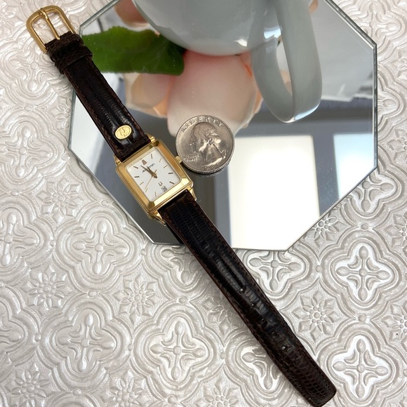 Vintage 1991 Accutron Swiss Made Gold Plated Tank Style Ladies Dress Watch - Picture 9 of 16